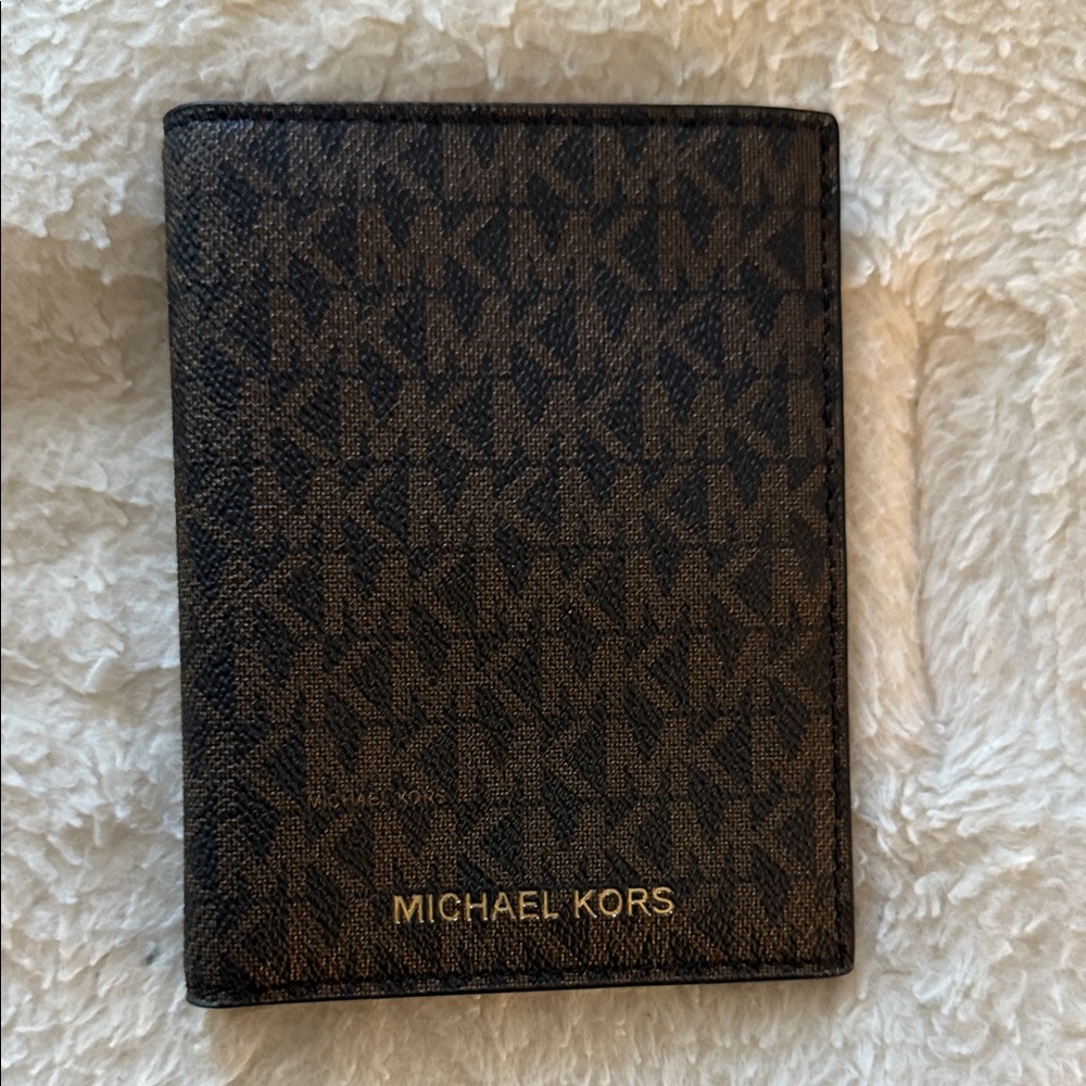New Michael Kors Passport Case